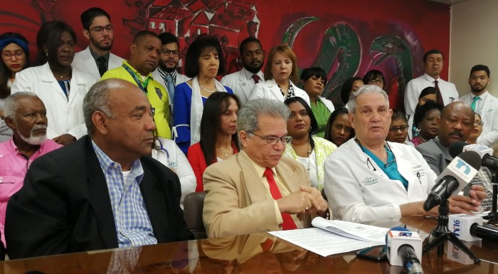 Colegio Médico denuncia Gobierno violó acuerdo de pensiones (VIDEO) 