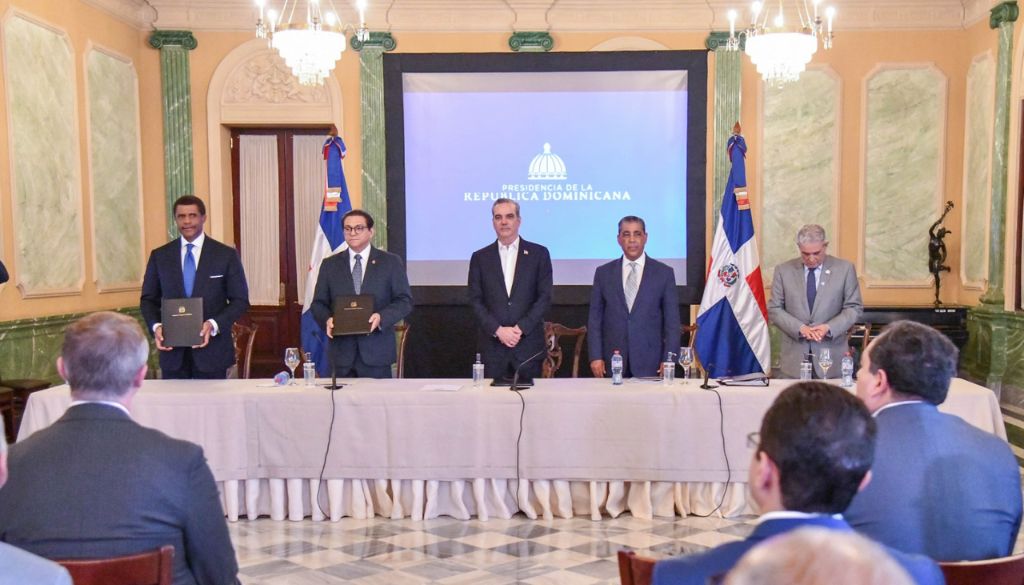 Firman acuerdo para fortalecer servicios de Salud 