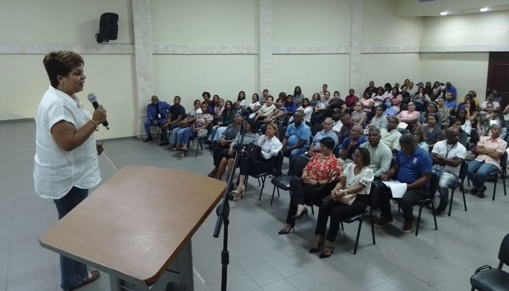 Colegio Odontólogos sostiene encuentro en beneficio de asistentes y técnicos dentales 