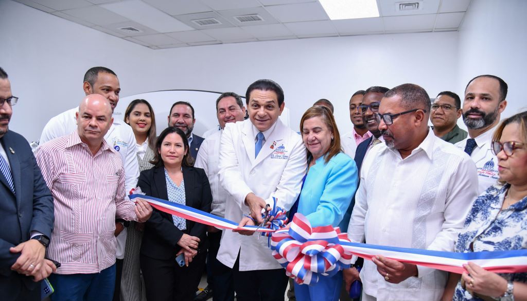 Autoridades de salud entregan tomógrafo a Hospital Traumatológico Juan Bosch 