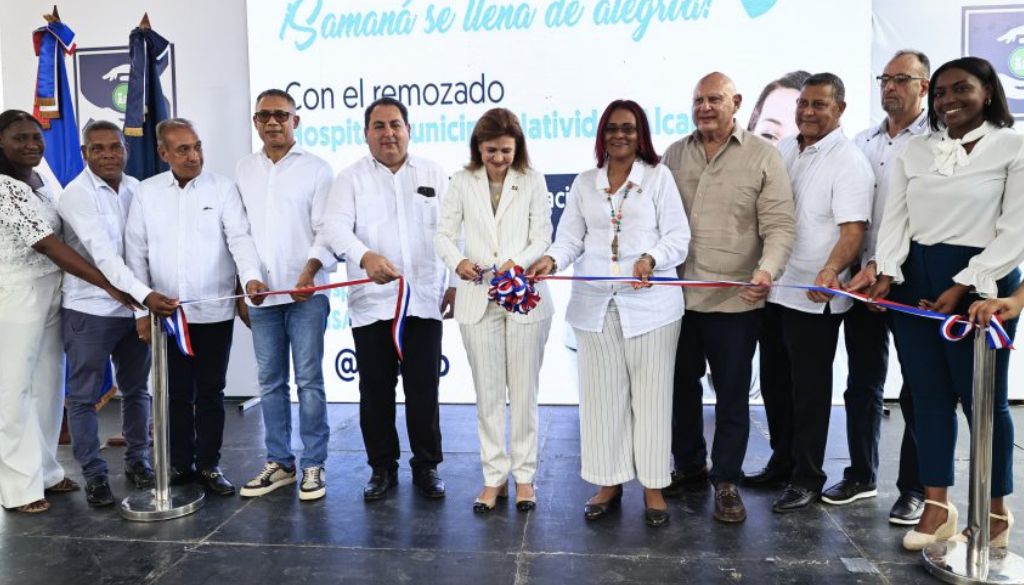 Autoridades entregan centros de salud en Samaná 