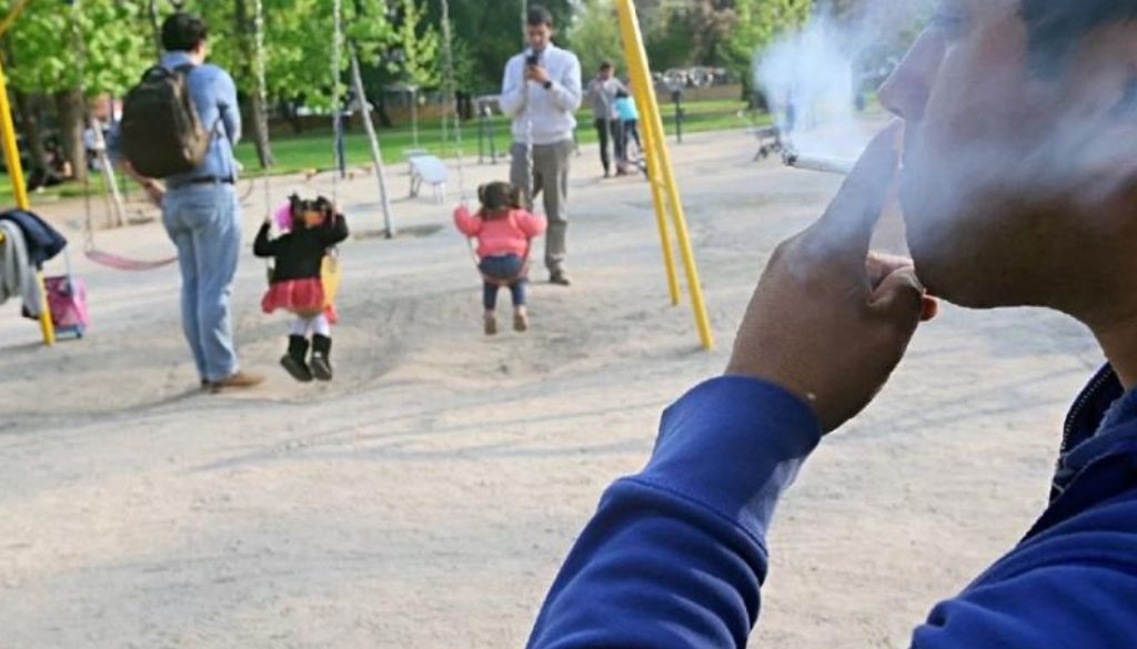 Piden replicar medida prohíbe uso de vapers, hookah y alcohol en plazas y parques en todo el país 