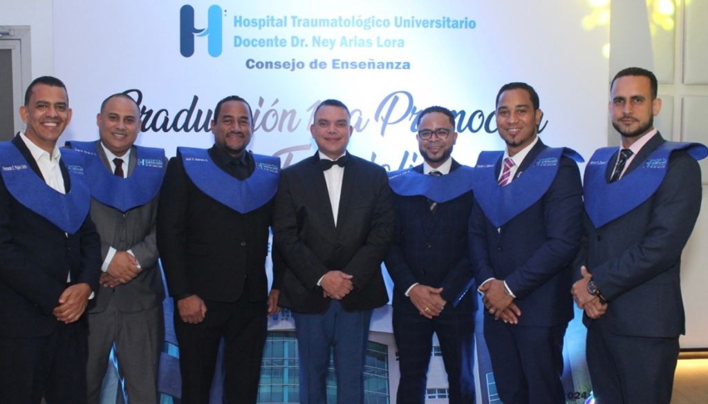 Hospital Ney Arias Lora realiza primera graduación en tres subespecialidades 