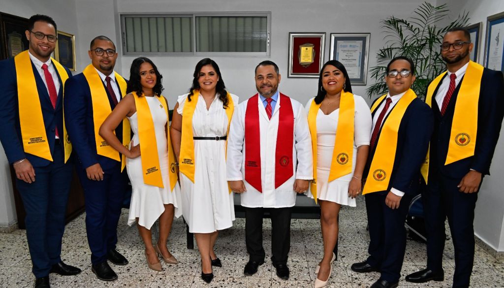 Instituto Dominicano Cardiología gradúa nuevos especialistas 