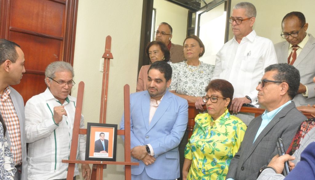 Colegio Médico rinde homenaje a tres ilustres miembros 