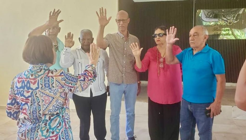 Médicos pensionados y jubilados juramentan nueva Filial Enriquillo       