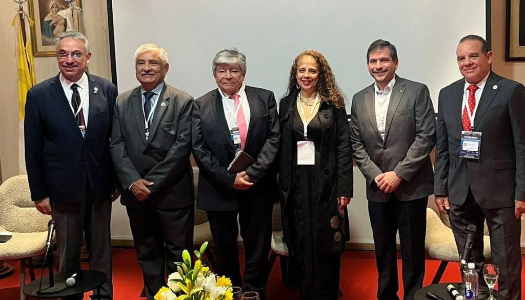 ADOFEM participa en mesa técnica de FEPAFEM en Congreso Argentino de Educación Médica 