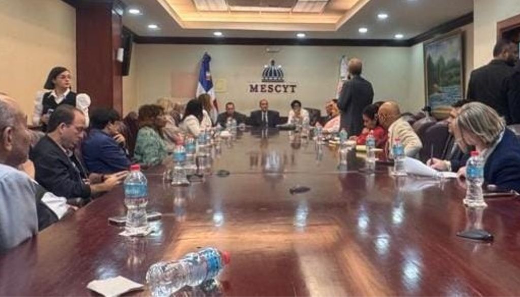 MESCyT  se reúne con decanos y rectores de Escuelas de Medicina  