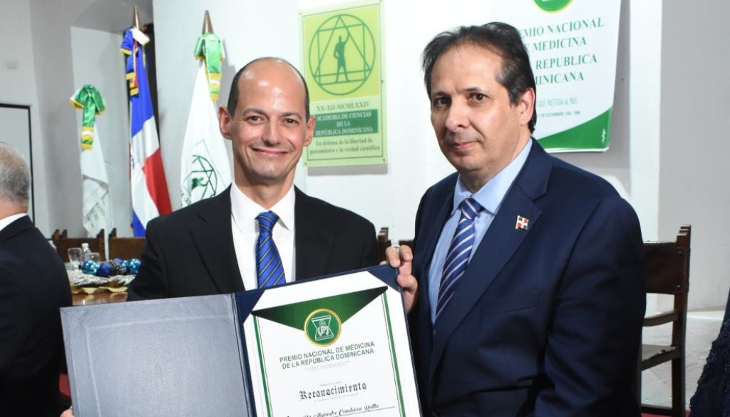 Reconocen doctor Alejandro Cambiaso en el Premio Nacional de Medicina 