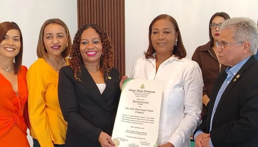 Colegio Médico reconoce destacada labor de la doctora Evelis Segura 