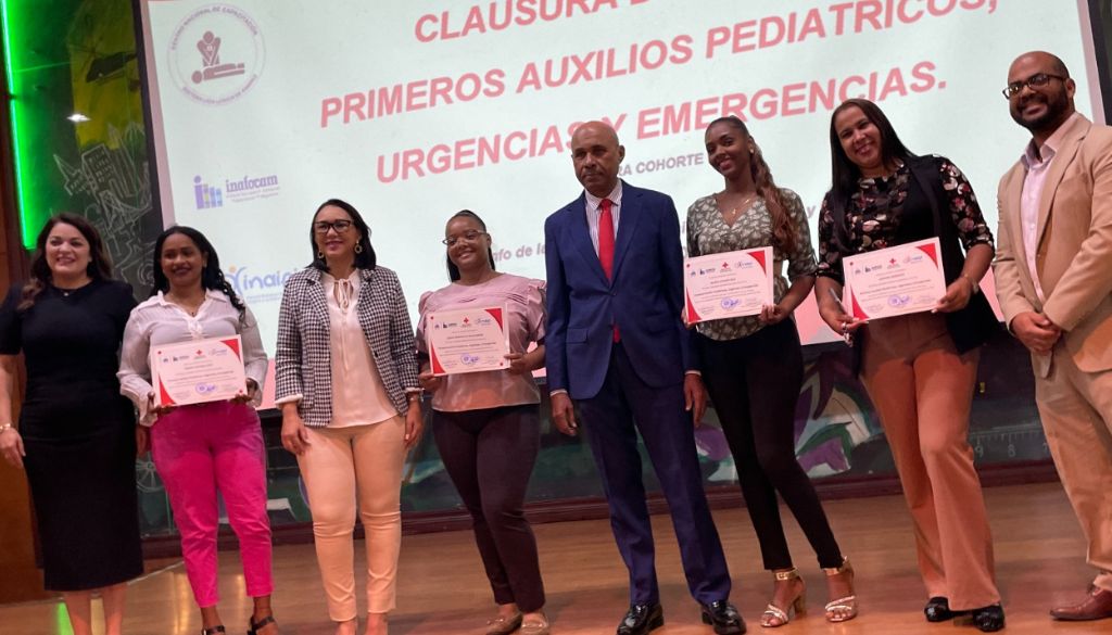 Gradúan colaboradores en primeros auxilios pediátricos y emergencias 