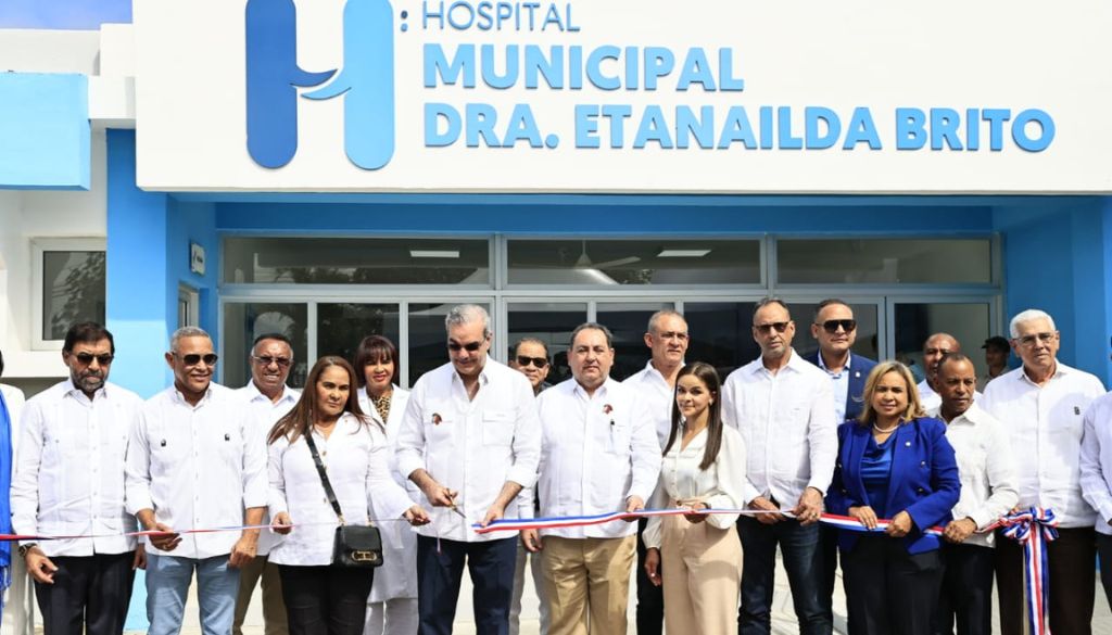 Entregan ampliación y remozamiento del Hospital Etanailda Brito en Las Guáranas 