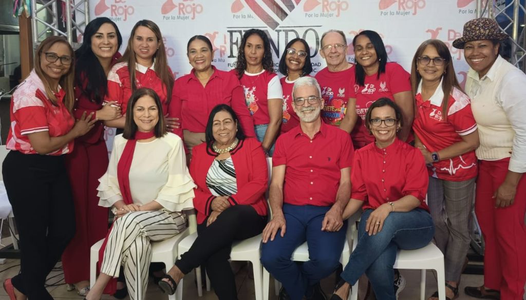 Lanzan campaña «De Rojo por la Mujer» para promover salud cardiovascular femenina 