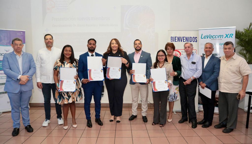 Sociedades médicas acogen nuevos miembros con presentaciones de alto nivel 