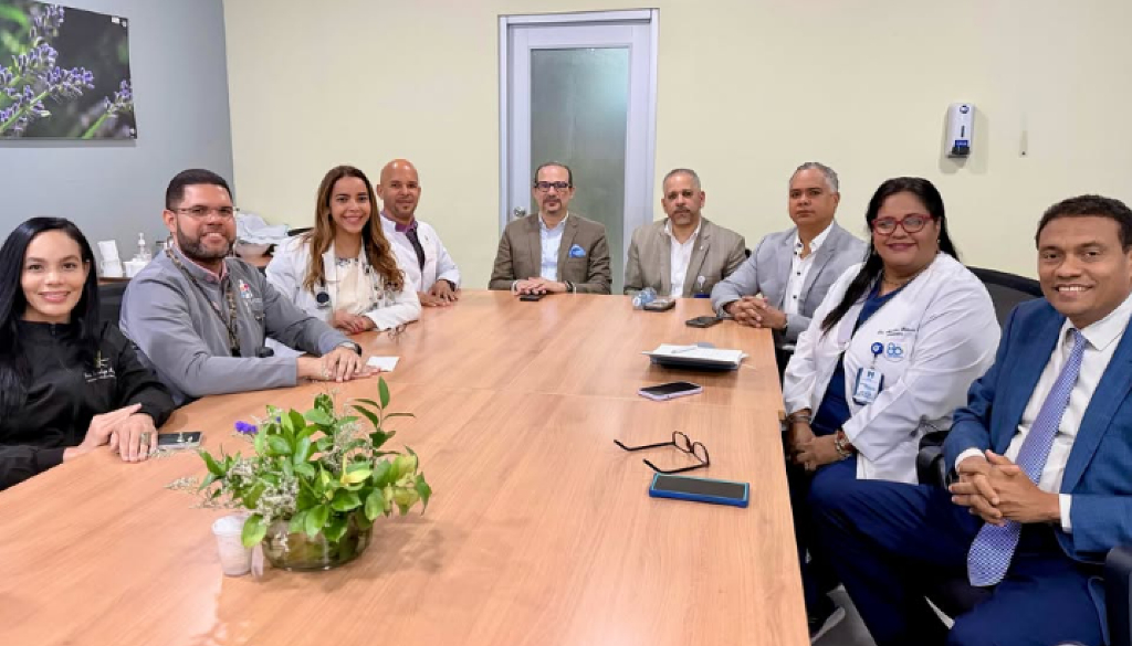 CMD Santiago y gerencia del Hospital Cabral y Báez abordan condiciones laborales y mejoras en atención médica