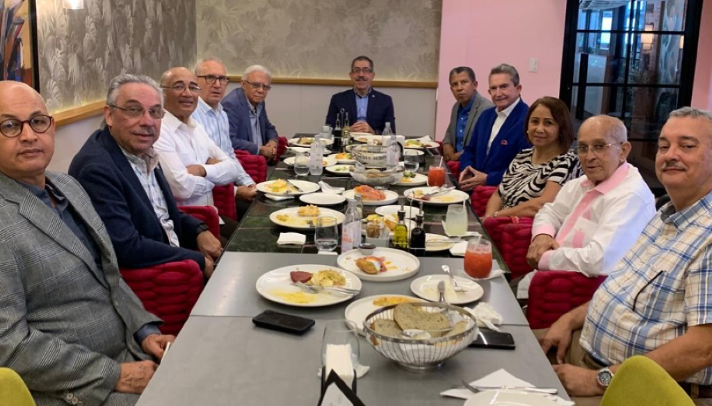 Pasados presidentes del Colegio de Cirujanos expresan respaldo a candidatura del Dr. Jorge Asjana David a la rectoría de la UASD