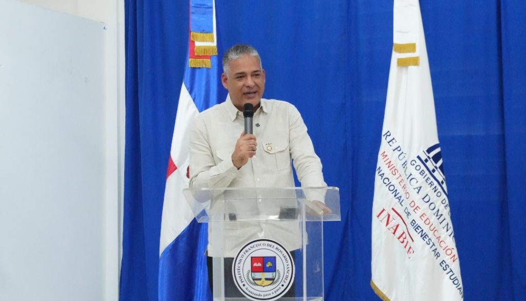 INABIE fortalece salud visual de estudiantes con entrega de lentes correctivos