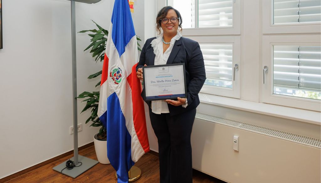 Reconocen a la Dra. Sibella Pérez Zaten por su excelencia médica y liderazgo internacional 