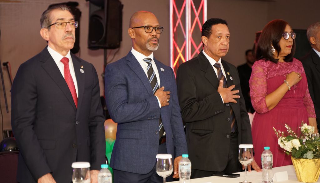 Residencia de Cirugía del Salvador B. Gautier celebra 50 años de legado y formación de cirujanos 