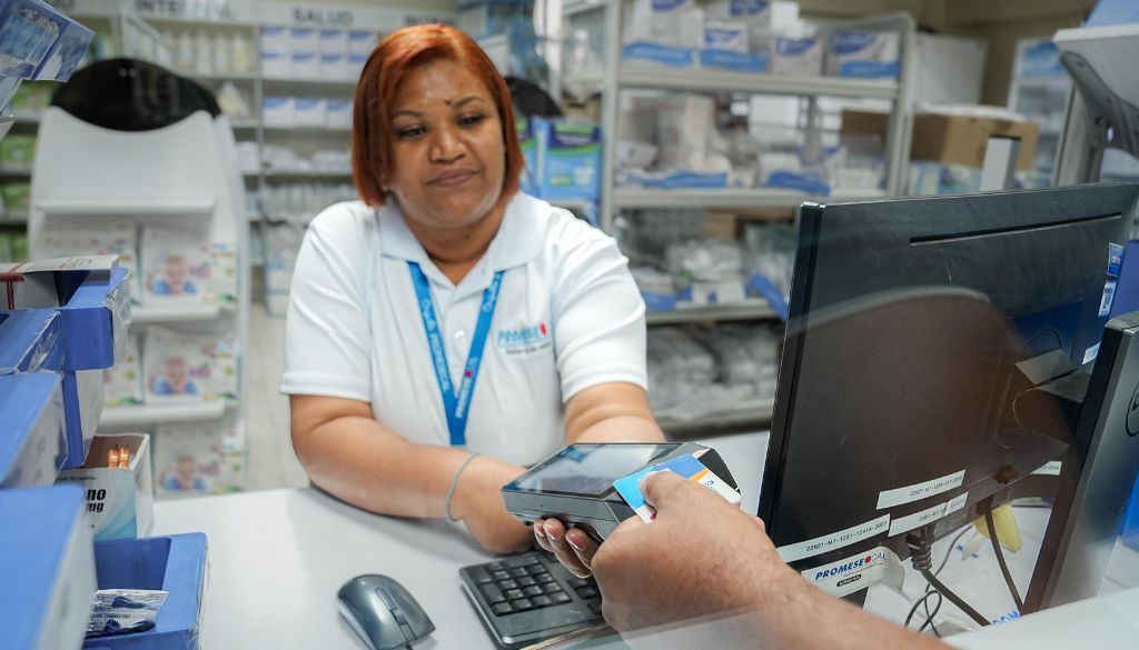 PROMESE/CAL implementa pagos con tarjetas en Farmacias del Pueblo