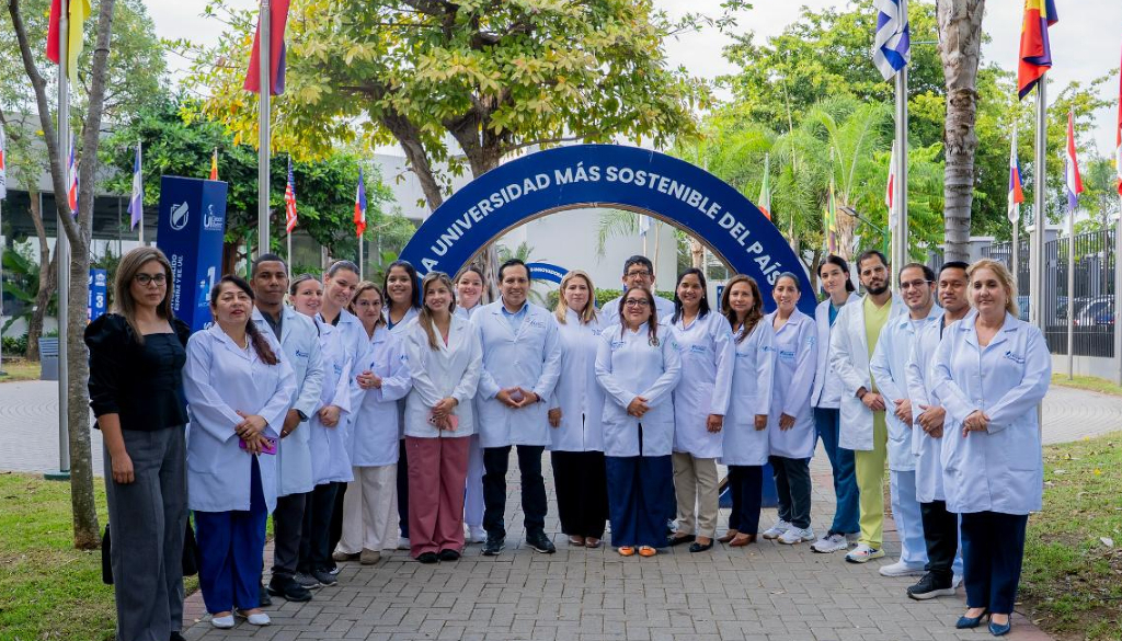 Escuela de Medicina UCE internacionaliza taller sobre buenas prácticas en simulación clínica y ECOE