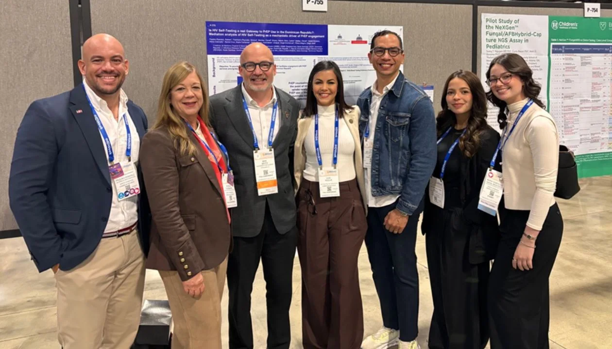 Investigadores y estudiantes dominicanos de UNIBE presentan trabajos científicos en IDWeek 2026